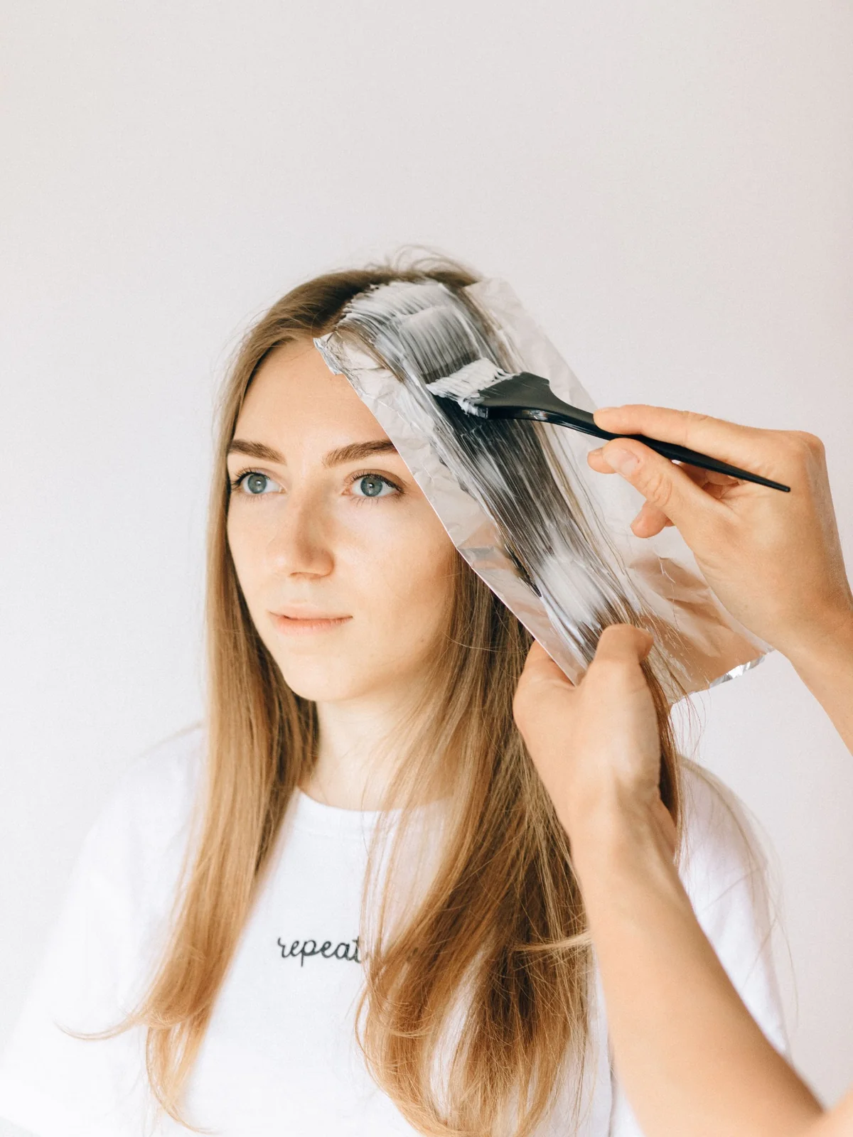 Applicazione professionale del colore sui capelli